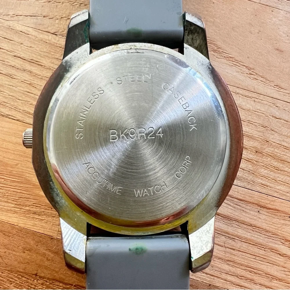 Kim Rogers ladies  silver tone gray fashion watch NEW BATTERY